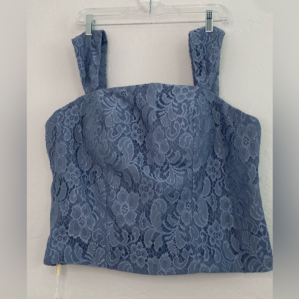 Make You Pretty More Cropped Top Woman's Size 18 Blue Elegant Lace Floral Top